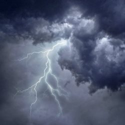 أمير عسير يشكر شيخ شمل قبائل بني أثلة بني شهر على وثيقة تقنين تكاليف الزواج