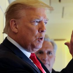 سمو نائب أمير الجوف يستقبل الدكتور الشهراني بمناسبة انتهاء فترة عمله بالمنطقة