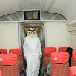 بالصور.. أسلحة قادمة من إيران ضبطها التحالف ببحر العرب