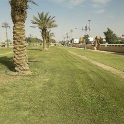 بلدية طريف تشرع بتطهير وتعقيم الجهات الحكومية بمحافظة طريف