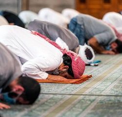 سمو أمير منطقة تبوك يلتقي رؤساء المحاكم ومديري الإدارات الحكومية والمواطنين المهنئين بعيد الفطر المبارك