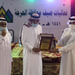 الأمير تركي بن طلال يناقش أسباب تأخر مشروع إنشاء مدرسة تطوير قيادة المركبات في عسير