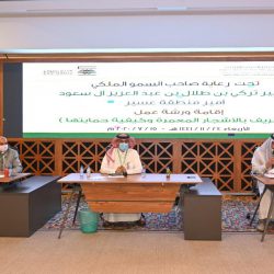 علماء: لقاح أكسفورد ضد “كوفيد-19″ قد يوفر”حماية مزدوجة” في “اختراق” التجارب البشرية