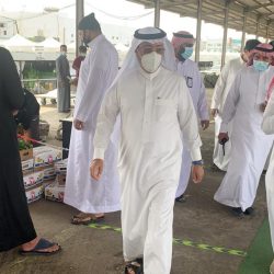 أمين عسير في زيارة مفاجئة يتفقد مسلخ خميس مشيط
