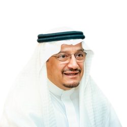 بموافقة ملكية.. منح الأنصاري وسام الملك خالد من الدرجة الأولى لجهوده في التنقيب عن الآثار في المملكة