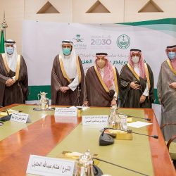 جامعة الملك خالد توقع اتفاقية شراكة مع مجموعة خوارزم العلمية لتوفير المقررات الجامعية على المنصة الإلكترونية