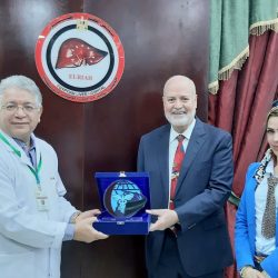 شرطة منطقة الرياض: القبض على شخصين قاما بتهشيم زجاج المركبات واستوليا على ما تحويه من مبالغ مالية ومقتنيات