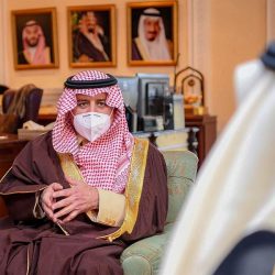 لوحات فنية تشكيلية وفوتغرافية تزين صالات السفر بمطار عرعر