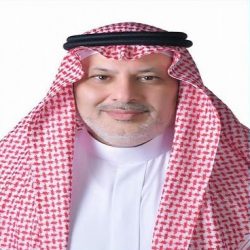 سمو أمير الشرقية يكرم ضابطاً تقديراً لإخلاصه في أداء عمله
