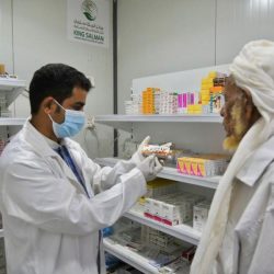 الداخلية: تعديل موعد رفع تعليق السفر للمواطنين وفتح المنافذ البرية والبحرية والجوية بشكل كامل ليكون اعتباراً من الساعة الواحدة صباحاً من يوم الاثنين 5 / 10 / 1442هـ الموافق 17 / 5 / 2021 م