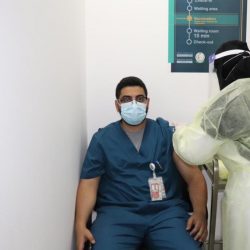 نائب وزير التعليم يقف على جاهزية مركز لقاحات فيروس كورونا بجامعة الملك سعود الذي يضم 48 عيادة