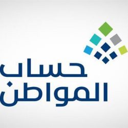 كاتب يدعو لإعفاء المطعمين من لبس الكمامة في الأماكن العامة