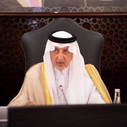 فريق “نسعدهم التطوعي” يوزع ورود لمنسوبي جامعة الحدود الشمالية