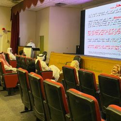 أمير منطقة مكة المكرمة يدشن نموذج حافلات النقل العام بالعاصمة المقدسة