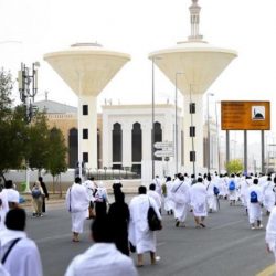 ضيوف الرحمن يتوافدون إلى صعيد عرفات الطاهر