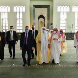 وزير الشؤون الإسلامية يتفقد مركز الملك فهد الثقافي بالبوسنة والهرسك ويطمئن على خدماته وبرامجه