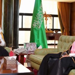 سمو أمير القصيم يكرّم المعلمة المطيري لحصولها على الدرجة الكاملة في اختبار الرخصة المهنية لشاغلي الوظائف التعليمية