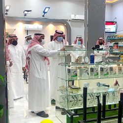 “التجارة” تُشهِّر بمواطن ومقيم أدينا بجريمة التستر في بيع مواد البناء بخميس مشيط