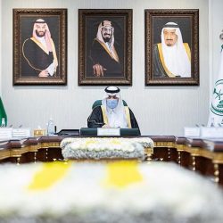 مدير مكتب تعليم فرسان يقف على عملية حصول الطلاب على لقاح كورونا