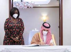 الإيسيسكو توزع مجموعة من اللوحات الإلكترونية على تلاميذ مدارس مدينة الداخلة المغربية