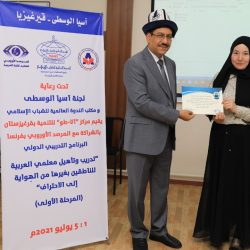 نائب السفير الفرنسي يزور المزاد الدولي لمزارع إنتاج الصقور