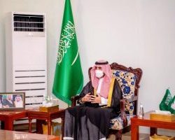 سمو أمير جازان يطلع على الخدمات الإلكترونية المقدمة لمستفيدي حرس الحدود بالمنطقة ..