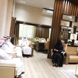 القبض على 4 مقيمين لجمعهم مبالغ مالية من مخالفي «الإقامة والعمل وأمن الحدود»