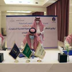 وفد من فرع الموارد البشرية والتنمية بالمنطقة يزور اسمنت الجوف