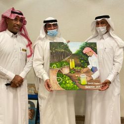 خمسة أطوار هي: الظفر، والانفراد بالمجد، ثم الفراغ والدعة، ثم طور القنوع والمسالمة، ثم الإسراف والتبذير..