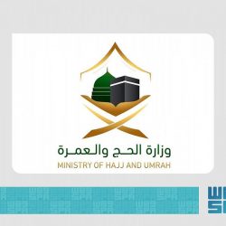 33 متخصِّصًا يقومون بإسدال ثوب الكعبة المشرفة