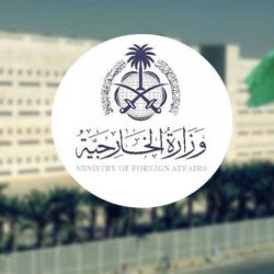 القبض على 4 مقيمين لجمعهم مبالغ مالية من مخالفي «الإقامة والعمل وأمن الحدود»