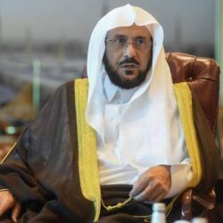 فتاة تحاول مشاركة الرجال أداء العرضة بمهرجان في الباحة.. ومسؤول يكشف التفاصيل