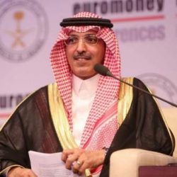 سقوط مروّع لصخرة ضخمة على منزل مواطن بفيفا إثر الأمطار (صور)