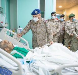 سمو أمير الحدود الشمالية يعايد المرضى المنومين في مستشفى الأمير عبدالعزيز بن مساعد بعرعر