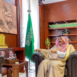 سمو الأمير سعود بن نايف يقلد مدير السجون بالمنطقة رتبته الجديدة