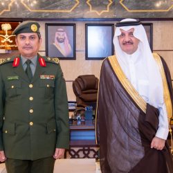 بلدية الخفجي تُزيين ممشى الواجهة البحرية ومدخل المحافظة للجهة الغربية