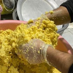 أمانة عسير تزين كبري غرناطة بأكثر من 23الف زهرة موسمية 