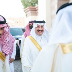 سمو أمير الشرقية وسمو نائبه يوديان صلاة عيد الأضحى المبارك مع جموع المصلين بالدمام