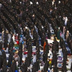 سمو أمير جازان يؤدي صلاة عيد الأضحى المبارك ويعايد عدداً من المشايخ واصحاب الفضيلة.