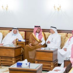 نائب أمير الشرقية يقدم التعازي لعائلة القحطاني 