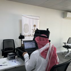 ركن الحرفيين يبهر الزوار بإبداعاته التقليدية في معرض الكتاب بجازان 2025