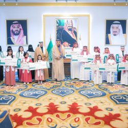 *الأمير حسام بن سعود يقلد مدير الدفاع المدني بالباحة رتبته الجديدة ويطّلع على التقرير السنوي لإنجازات المديرية*