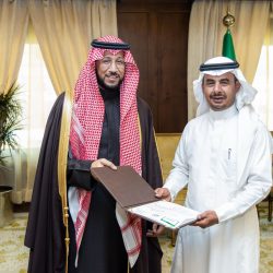 ضمن مبادرة “أجاويد 3”.. هيئة الهلال الأحمر السعودي بعسير توزع وجبات إفطار صائم