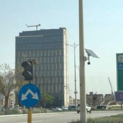 66 طالب يشاركون في مبادرة تنظيف شاطئ نصف القمر بالظهران
