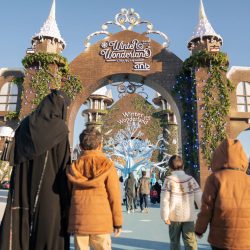 حنين توقّع على “امرأة على ذمة رجلين” في “كتاب جدة”