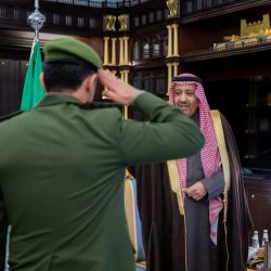 سمو أمير الباحة يقلّد مدير السجون بالمنطقة رتبته الجديدة .