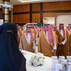 نيابة عن خادم الحرمين الشريفين.. نائب أمير منطقة مكة المكرمة يتشرف بغسل الكعبة