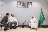 بالصور..وزير الشؤون الإسلامية يستقبل وزير الشؤون الدينية بجمهورية إندونيسيا بمطار الملك عبدالعزيز الدولي بجدة
