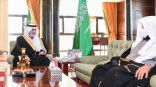 أمير تبوك يلتقي مدير فرع الشؤون الإسلامية بالمنطقة