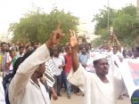 أنصار البشير يتظاهرون في الخرطوم مطالبين بإسقاط الحكومة